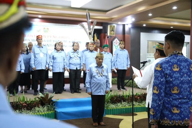 Wagub Kalteng Edy Pratowo Lantik Kerukunan Warga Ot Danum 1 IMG 20250918 WA0002