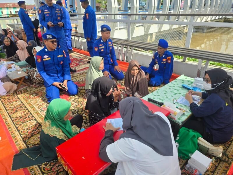 Polresta Banjarmasin Gelar Pelayanan Kesehatan Melalui Kapal Poliklinik Terapung 1 IMG 20250918 WA0081 e1758194092379