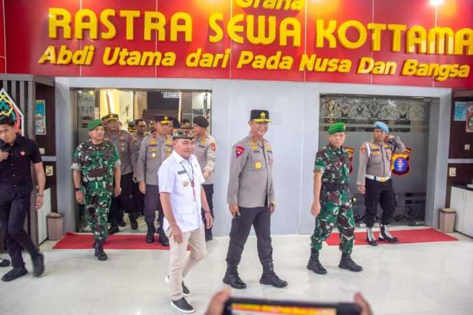Perkuat Kebersamaan Gubernur dan Pangdam XXII Bersilaturahmi ke Polda Kalteng 1 IMG 20250919 WA0006