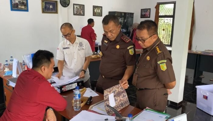 Penyidik Kejati Kalteng Geledah Kantor CV Dayak Lestari