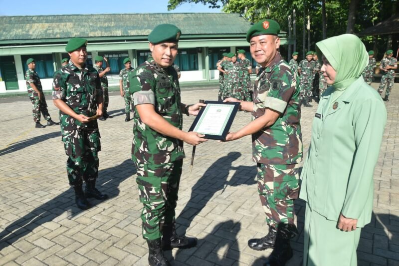 Kodim 1002/HST Gelar Kopr Raport Purna Tugas dan Sertijab Personel 1 IMG 20250923 WA0004 e1758604987238