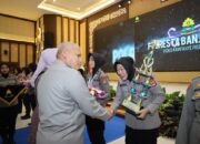 Polwan Polresta Banjarmasin Ukir Prestasi Raih Juara Pertama Lomba Kampanye Anti Kekerasan 17 Polwan Polresta Banjarmasin Ukir Prestasi Raih Juara Pertama Lomba Kampanye Anti Kekerasan