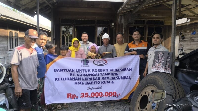 PT Talenta Bumi Bekerjasama dengan PT Bakumpai Karya Bersama Salurkan Bantuan Korban Kebakaran 1 IMG 20250925 WA0005 scaled e1758778841777