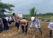 Polsek Kelumpang Barat Dukung Ketahanan Pangan, Lewat Tanam Jagung di Lahan PT Palma Prima