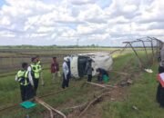 Mobil Pikap Terbalik Tabrak Pagar Bandara Syamsudin Noor, Ibu dan Dua Anak Jadi Korban 39 Mobil Pikap Terbalik Tabrak Pagar Bandara Syamsudin Noor, Ibu dan Dua Anak Jadi Korban