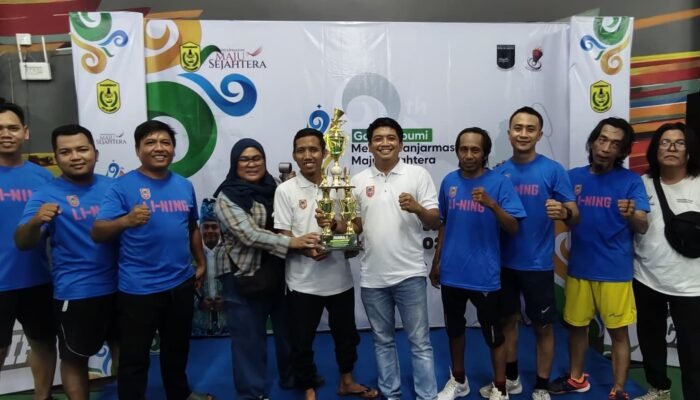 GJRB Pemprov Kalsel Juara Turnamen Bulutangkis Antar Desk Wartawan
