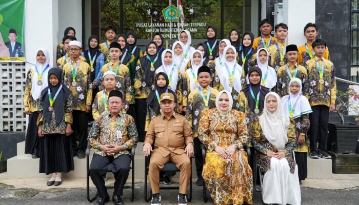 Bupati Yamani Lepas 85 Siswa Kontingen OMI
