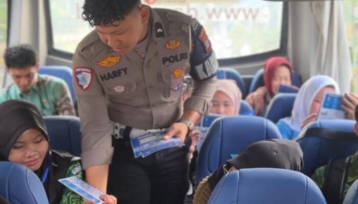 Polantas Menyapa Bersama Driver Bus Damri Kotabaru