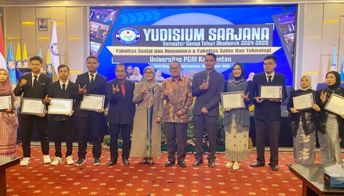 Universitas PGRI Kalimantan Resmi Kukuhkan 320 Sarjana Gerenasi Baru