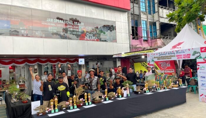 Bonsai Artistik Ramaikan Mini Contest di Honda Delima Motor Sutoyo