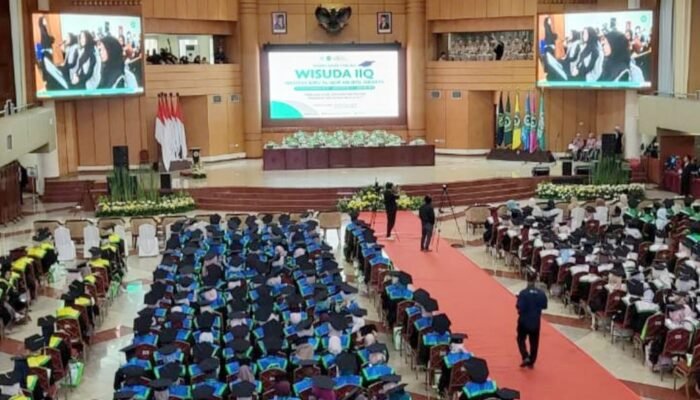 IIQ Jakarta Wisuda 493 Sarjana, Rektor Ajak Generasi Qur’ani Peduli Lingkungan