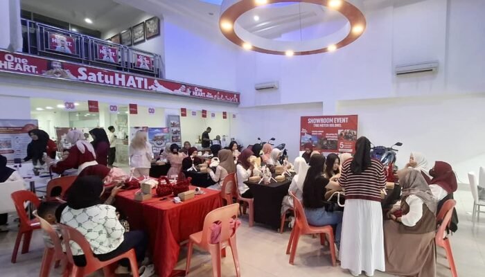 Seru dan Kreatif! Konsumen Honda Ikuti Workshop Chunky Independent Bag