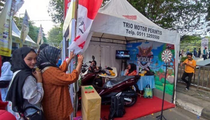 Trio Motor Suguhkan Dartboard dan Souvenir di Merdeka Exhibition