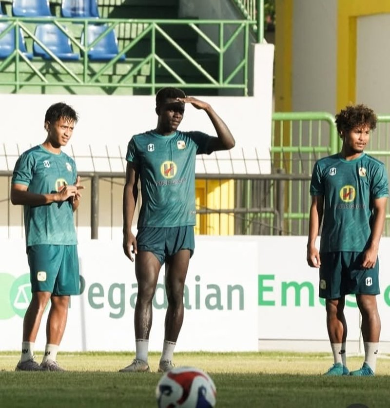 8 HL Barito Putera latihan