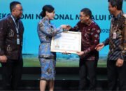 Pemkab Tanbu Terima Penghargaan TPAKD Terbaik 12 Pemkab Tanbu Terima Penghargaan TPAKD Terbaik