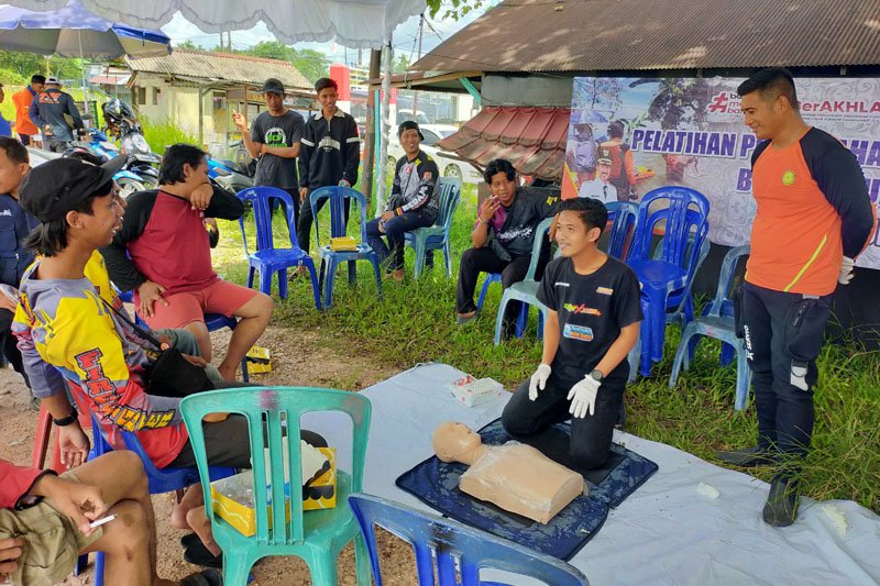 Hal 4 4 KLm Martapura Latih relawan