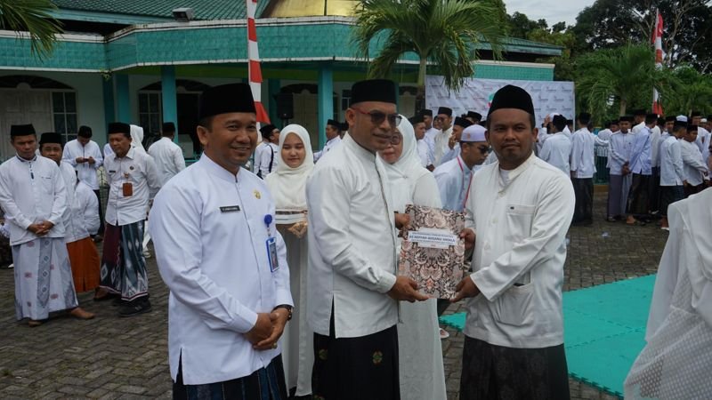 Pemkab Kotabaru Hadiri Upacara Peringatan Hari Santri Nasional 2025 1 Hal 4 Kotabaru 3 klm 11