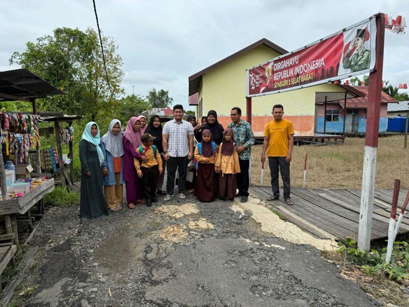 Legislator Kapuas Apresiasi Perbaikan Jalan Garuda Gang 01 di Selat Barat 1 Hal 4 foto kontrak Kapuas 4