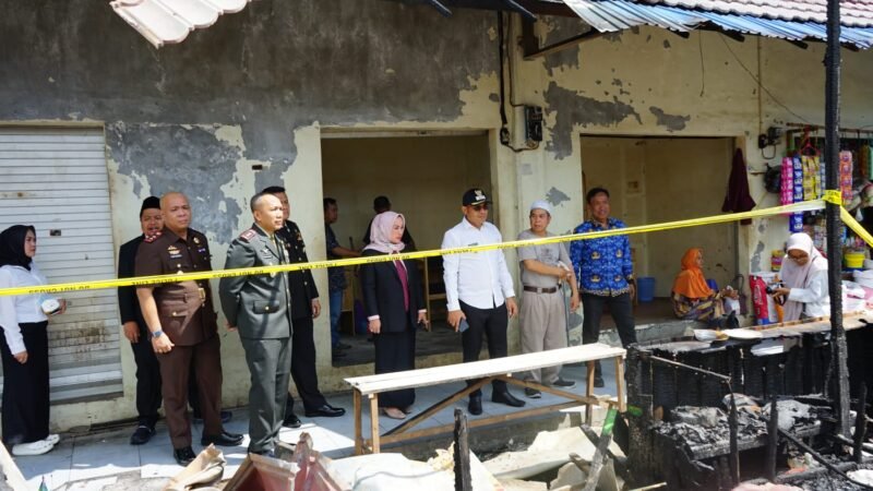 Pemkab Kotabaru Tinjau Lokasi Pasca Kebakaran Pasar Kemakmuran 1 IMG 20251001 WA0043 e1759326819528
