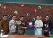 Bupati HST Terima Penghargaan Google Indonesia, SMPN 1 menjadi Sekolah Rujukan Google for Education