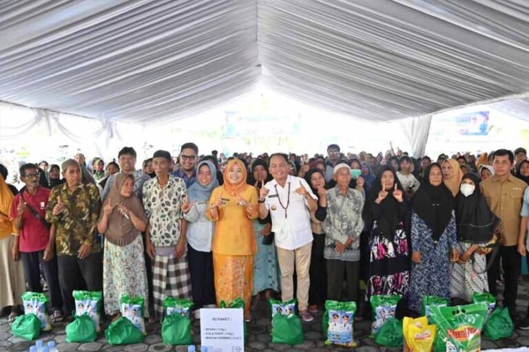 Jaga Daya Beli dan Inflasi, Gubernur Kalteng Buka Pasar Murah 1 IMG 20251004 WA0051