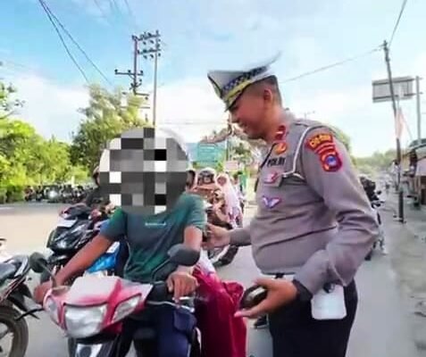 Teguran Humanis untuk Pengendara Motor Perokok
