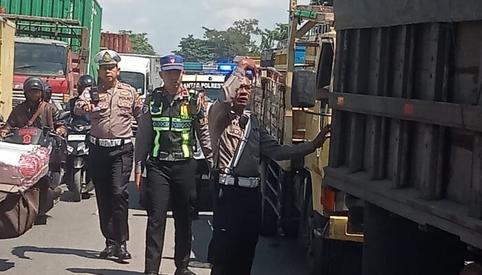 Cegah Kecelakaan, Satlantas Tertibkan Puluhan Kendaraan Angkutan Liar di Jalan Lingkar