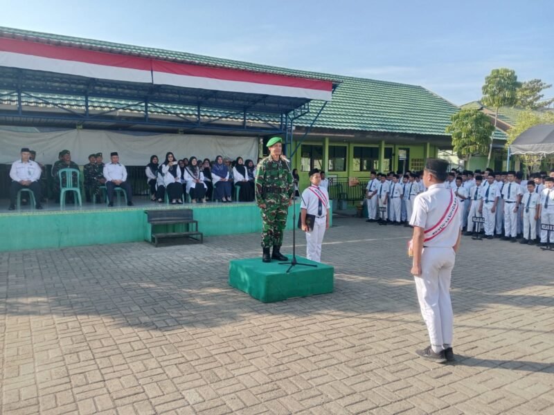 Wujudkan Generasi Muda Berkarakter, Danramil Barabai Bina Siswa MTsN 2 HST 1 IMG 20251013 WA0032 e1760345456207