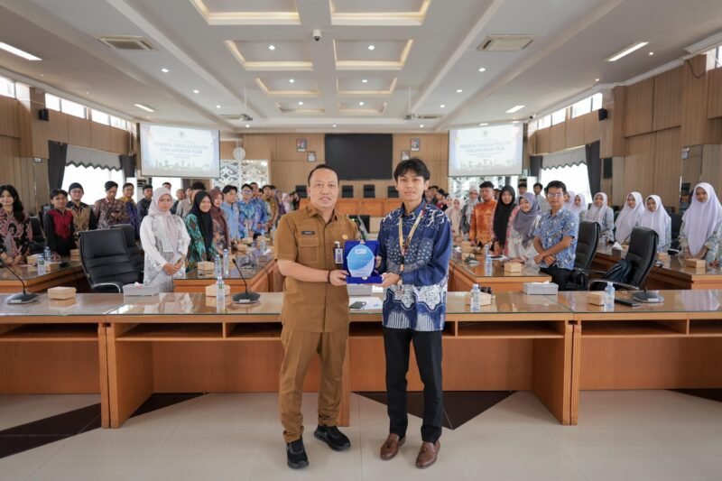 Dari Kampus ke Parlemen, Andri Yuzhar Sebut Creshome Community Wujud Mahasiswa Melek Politik Secara Positif 1 IMG 20251014 WA0003 scaled e1760376764456