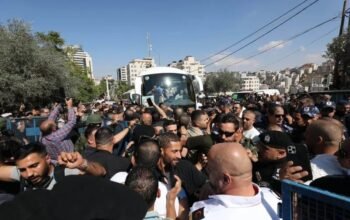 Ratusan Tahanan Palestina Tiba di Gaza Usai Dibebaskan Israel 8 IMG 20251014 WA0044