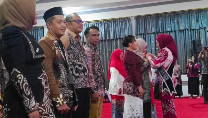 Deni Era Yuliantie Kukuhkan Bunda Paud Kecamatan Kelurahan dan Desa se HST 3 IMG 20251016 WA0080