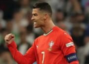 Cristiano Ronaldo Ungguli Messi, Tempati Posisi Teratas Daftar Pesepak Bola Terkaya Forbes 23 Cristiano Ronaldo Ungguli Messi, Tempati Posisi Teratas Daftar Pesepak Bola Terkaya Forbes