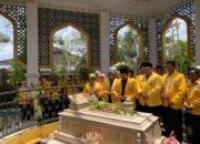 Keluarga Besar Partai Golkar Kalsel Gelar Ziarah Makam Tokoh H. Abdussamad Sulaiman HB dalam Rangka HUT ke-61