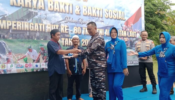 TNI AL Gelar Karya Bakti – Baksos di Tanah Laut, Peringati HUT ke-80 TNI dan TNI Angkatan Laut Tahun 2025