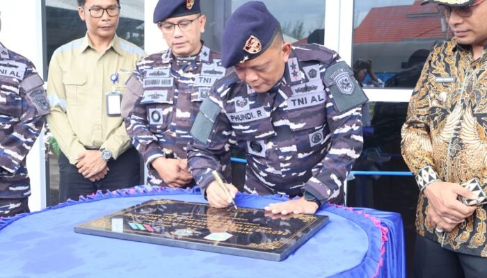 Dankodaeral XIII Resmikan Gedung Olahraga Lanal Kotabaru