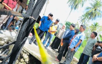 Bupati HSU Serahkan Bantuan Korban Kebakaran 9 IMG 20251027 WA0005