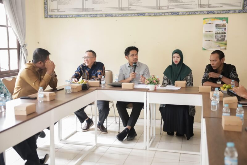 Komisi I DPRD Kalsel Tinjau Pelayanan Publik di Anjir Muara, Dorong Pemerataan Layanan hingga Pelosok 1 IMG 20251031 WA0031 scaled e1761912352196