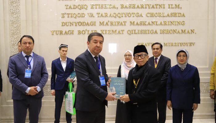 Duplikat Kitab Sabilal Muhtadin Diserahkan Ke Perpustakaan Imam Bukhari dan Imam Maturidi di Uzbekistan