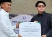 Yayasan Mahatir Mohammad Zain Donasikan Rp100 Juta untuk Masjid Al Jihad 19 Yayasan Mahatir Mohammad Zain Donasikan Rp100 Juta untuk Masjid Al Jihad