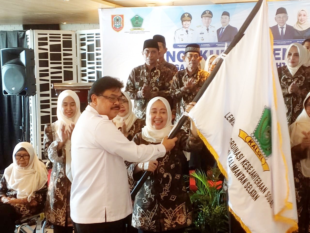 Hj Dewi Damayanti Dikukuhkan Jadi Ketua LKKS Kalsel 1 IMG 20251008 165057