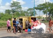Disenggol Dump Truck, Fuso Terbalik di Jalan Gubernur Soebarjo, Satu Orang Terluka 54 Disenggol Dump Truck, Fuso Terbalik di Jalan Gubernur Soebarjo, Satu Orang Terluka