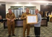 Kemenkum Kalsel Serahkan Sertifikat Indikasi Geografis Gula Aren Tirawan