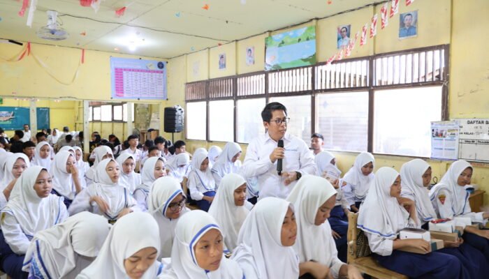 Pelindo Regional 3 Sub Regional Kalimantan Dorong Generasi Cerdas Melalui Program Pelindo Mengajar