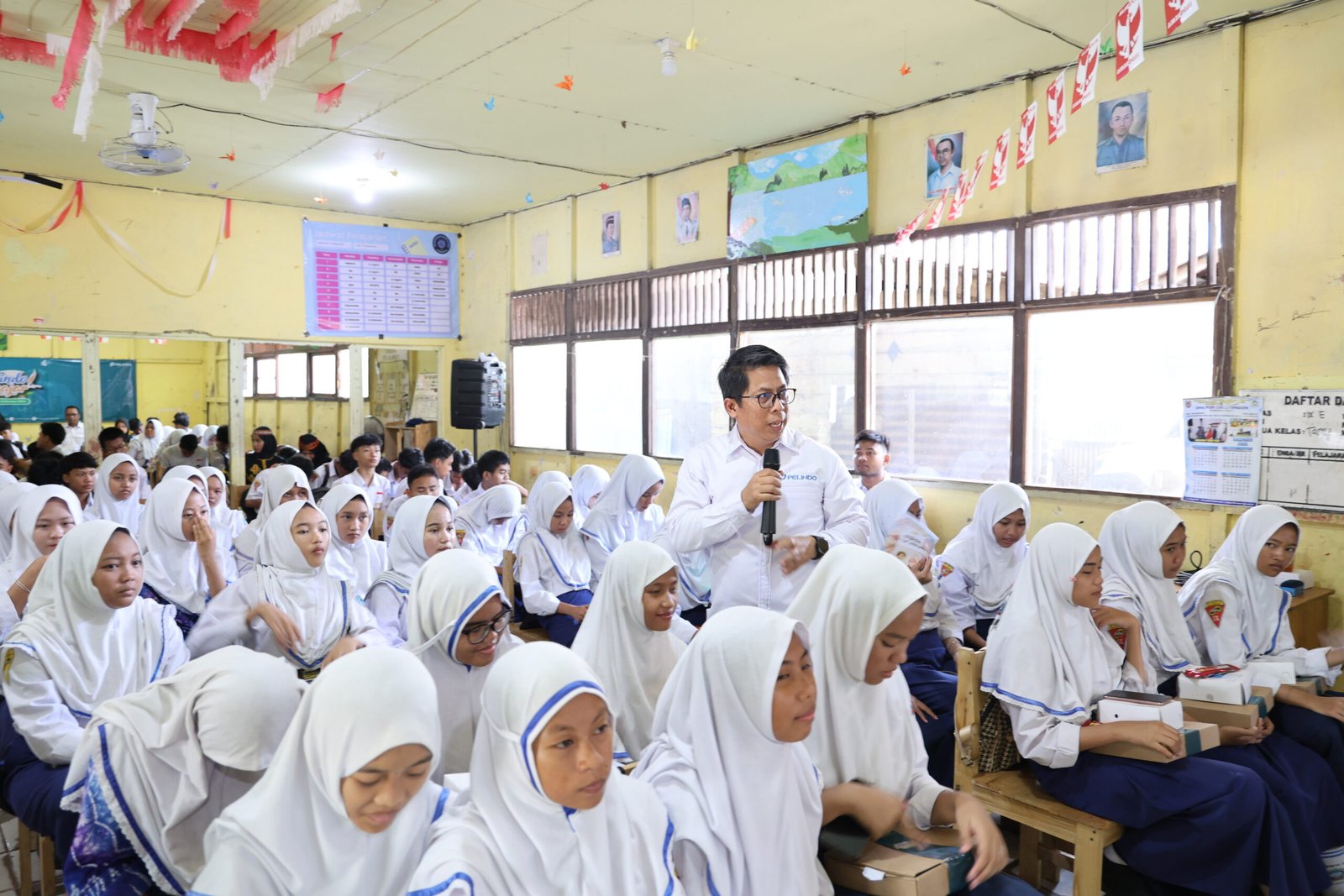 Pelindo Regional 3 Sub Regional Kalimantan Dorong Generasi Cerdas Melalui Program Pelindo Mengajar 1 IMG 8905 scaled