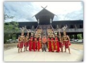 Huma Betang Sebagai Simbol Budaya: Titik Temu Kearifan Lokal Dan Identitas Generasi Z 33 Huma Betang Sebagai Simbol Budaya: Titik Temu Kearifan Lokal Dan Identitas Generasi Z