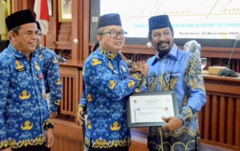 1 35 klm Kontrak Pemprov 26 Sekda kalsel kepas anggota Korpri purna tugas