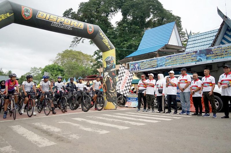 Ribuan Peserta Ikuti Sepeda Santai Gasan HSS Sehat 1 Hal 12 HSS 1 3 klm 9