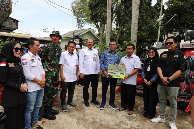 Pemkab HSS Salurkan Bantuan Alsintan, Dorong Produksi Pertanian 1 Hal 12 HSS 3 klm 18