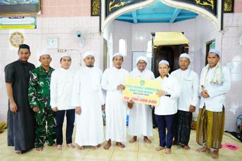 Bupati Tapin Serahkan Hibah 200 Juta untuk Masjid Nurul Yaqin 1 Hal 12 Tapin 35 klm 1