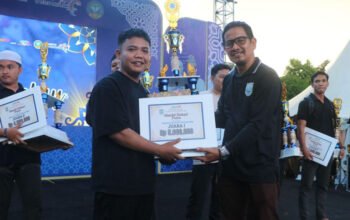 Kecintaan Masyarakat pada Budaya Banjar Masih Sangat Kuat 4 Hal 4 4 KLm Martapura Terima Trofi